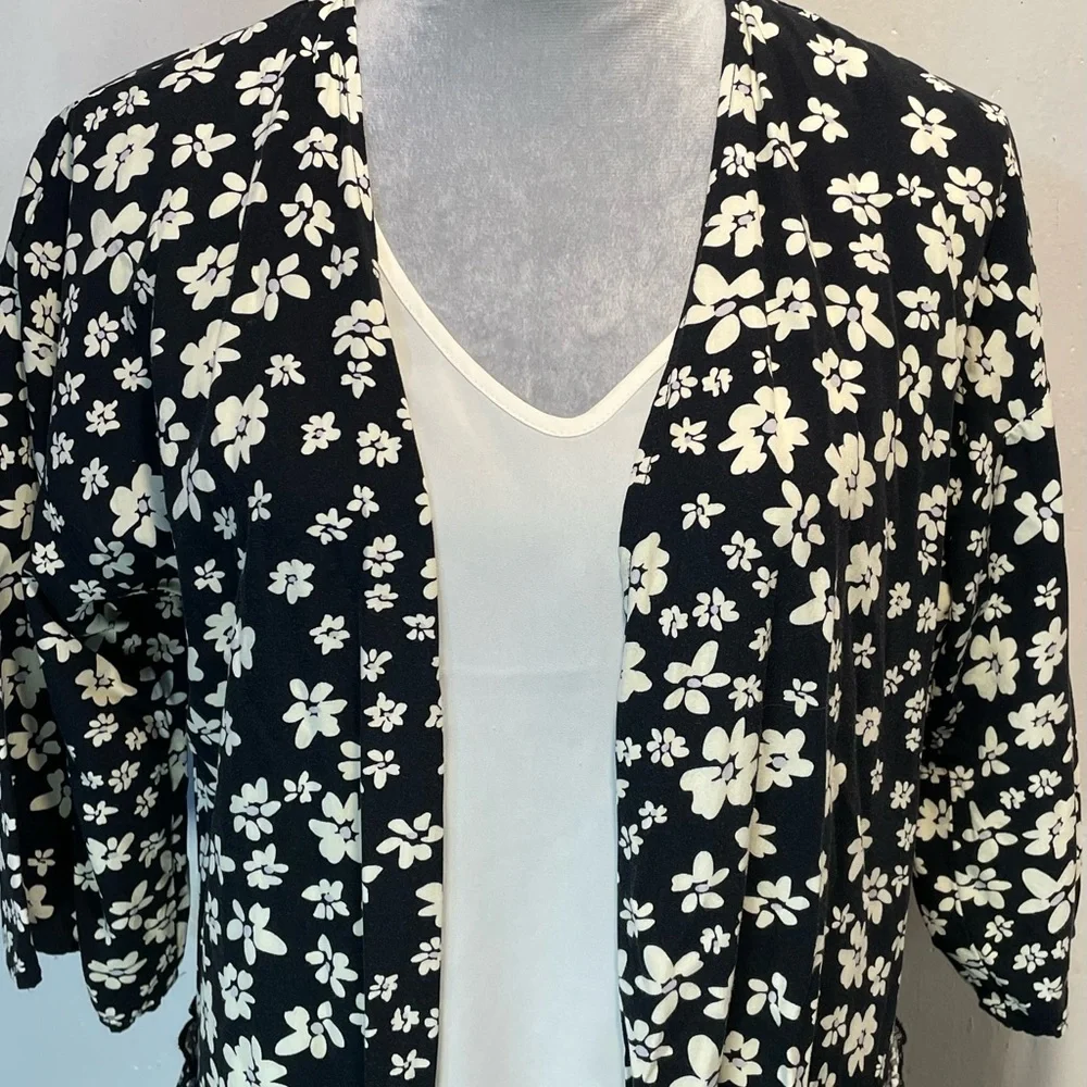 #0223 Maurices Black/Ivory/Grey Floral Kimono Sections w/ Ruffle accents-S - Picture 3 of 10